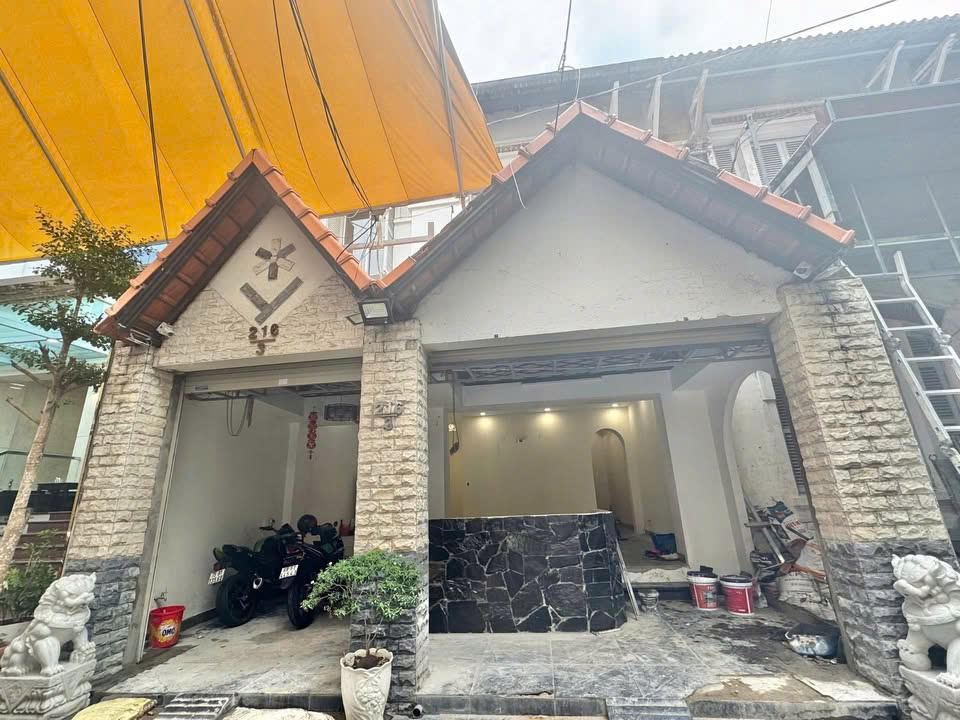CHO THUÊ NHÀ : 216/3 Điện Biên Phủ, Phường Võ Thị Sáu, Quận 3. Giá thuê : 77 triệu/tháng