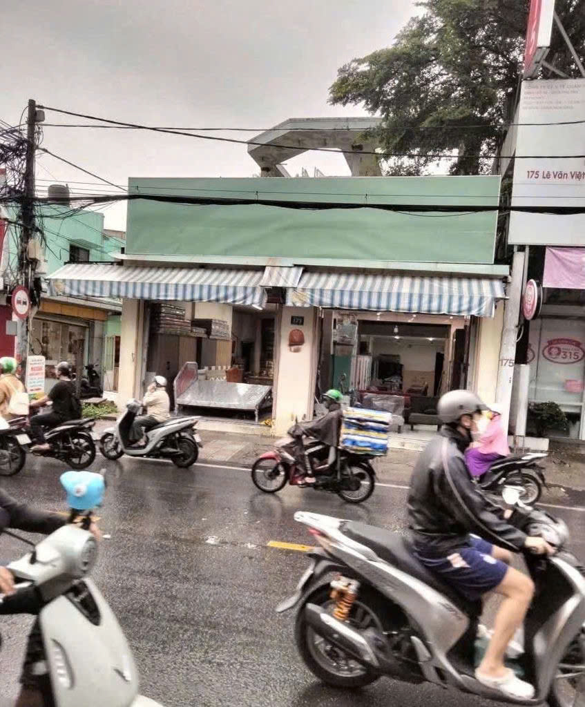 CHO THUÊ NHÀ 2 MẶT TIỀN : 173 Lê Văn Việt, Thủ Đức. Giá thuê : 95 triệu/tháng