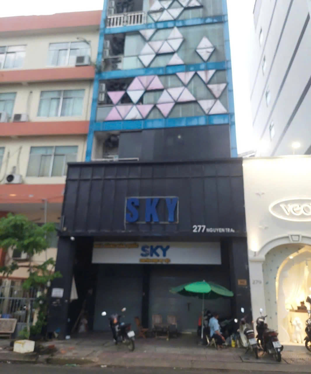 CHO THUÊ TÒA NHÀ : 277 Nguyễn Trãi, Quận 1. Giá thuê : 200 triệu/tháng