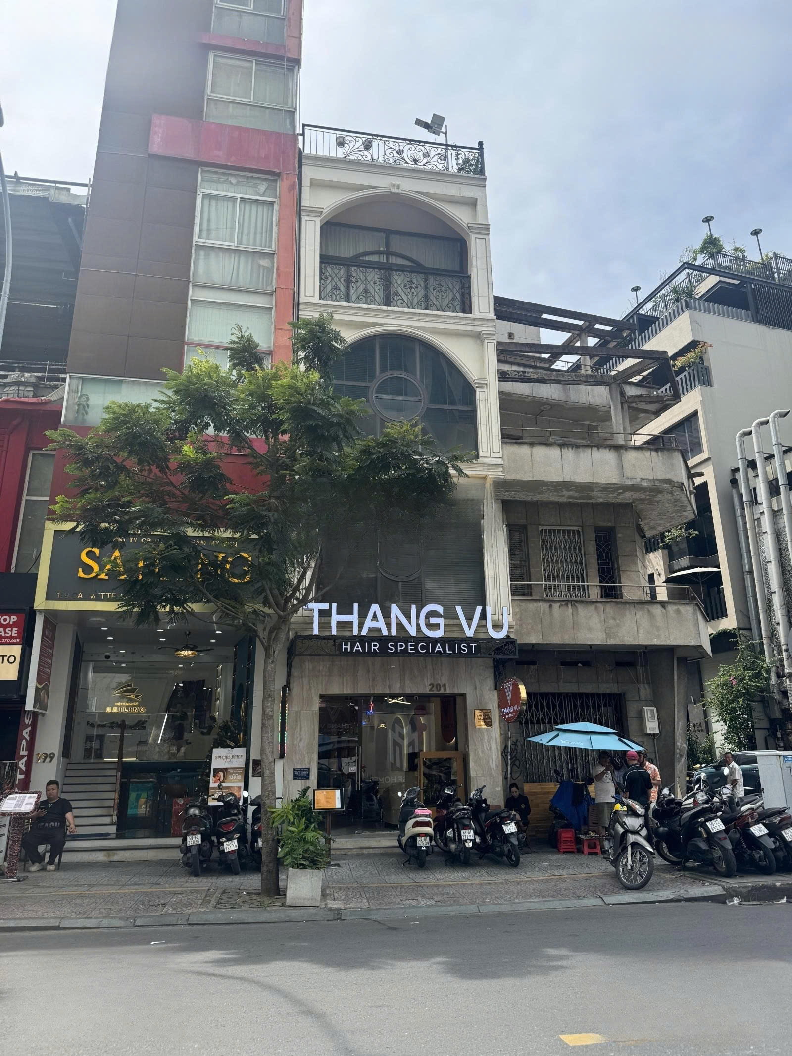 Cho Thuê Nhà : 201 Calmette, Phường Nguyễn Thái Bình, Quận 1. Giá thuê : 160 triệu/tháng.