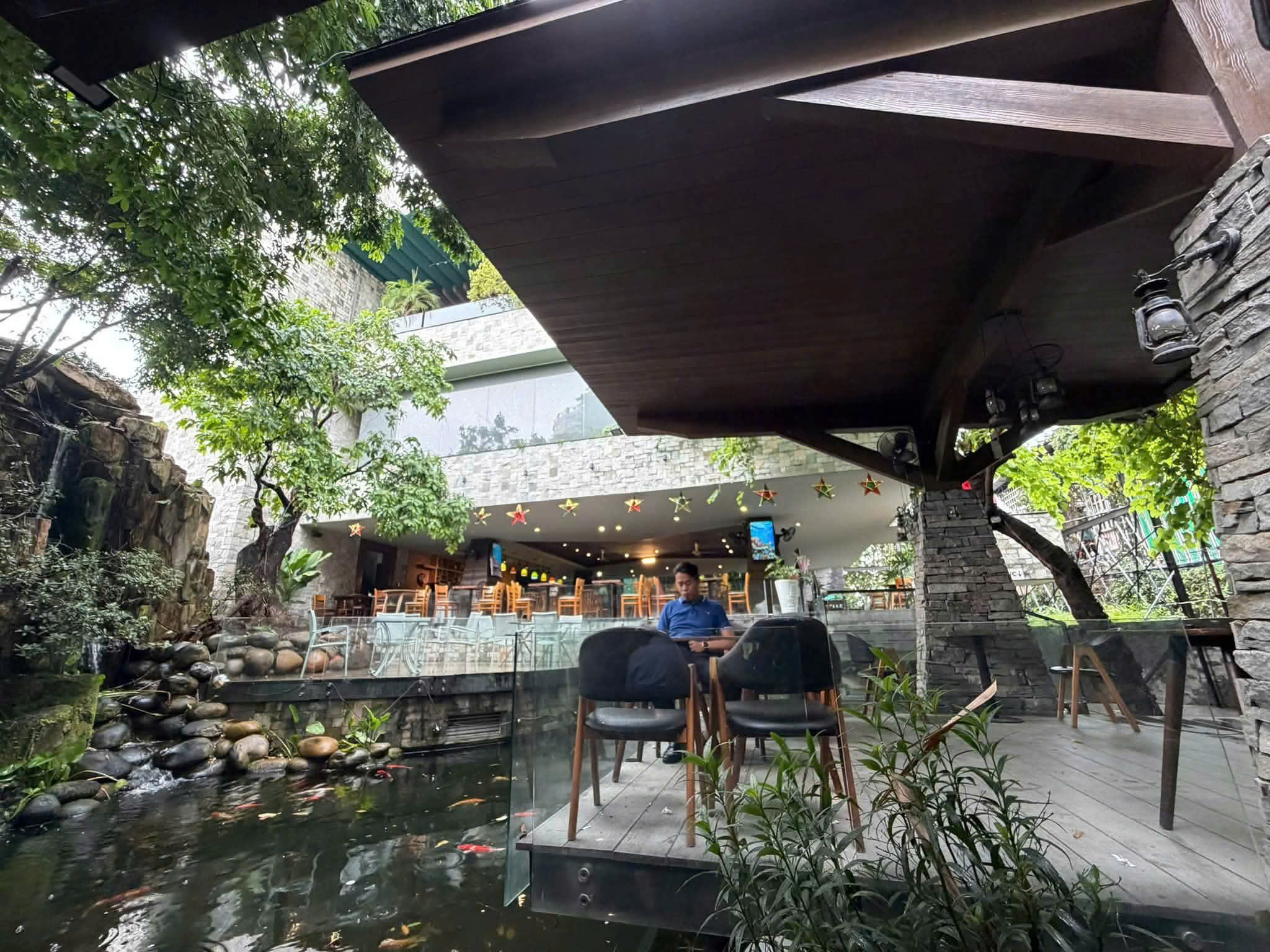 CHO THUÊ TÒA NHÀ : 22 Phan Huy Ích, Phường 15, Quận Tân Bình. Giá thuê : 220 triệu/tháng