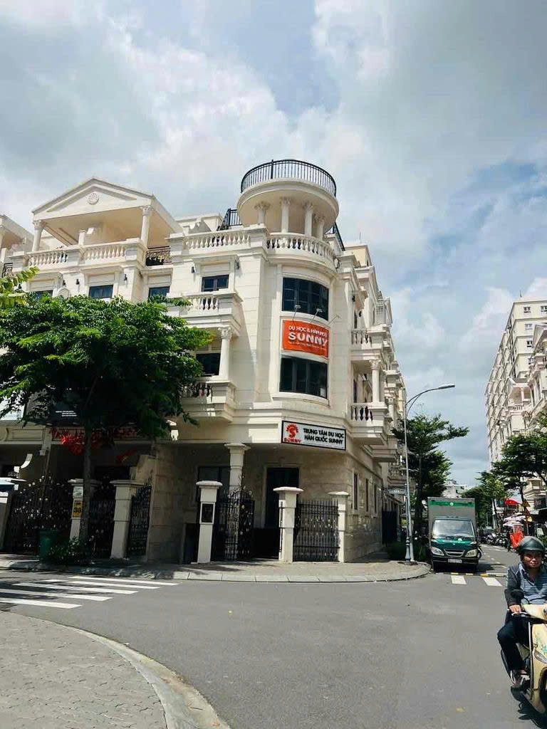 CHO THUÊ NHÀ 2 MẶT TIỀN : 40 Đường Số 8 CITYLAND, Phường 10, Quận Gò Vấp. Giá thuê : 80 triệu/tháng.