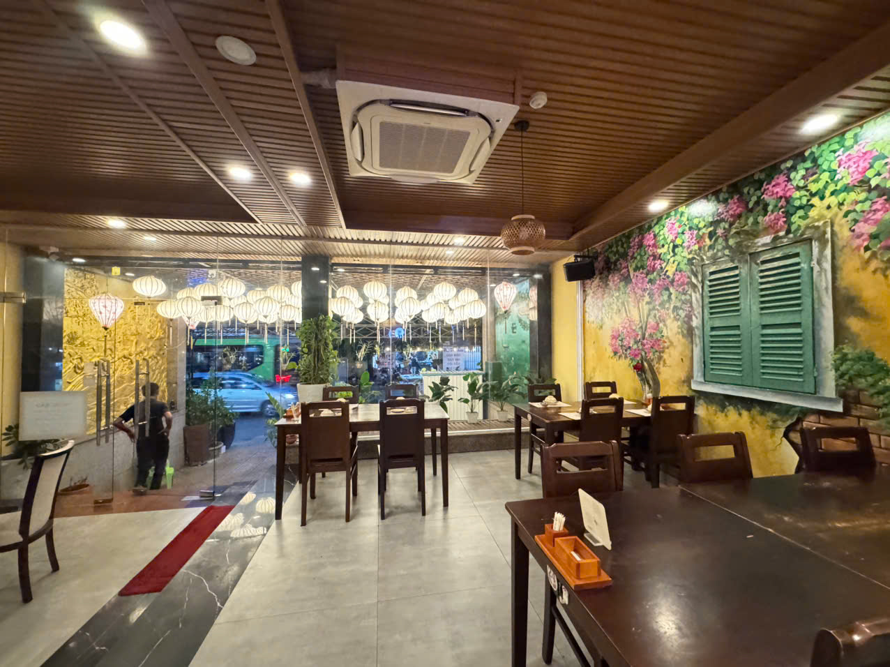 CHO THUÊ TÒA NHÀ : 56B Dương Đức Hiền, Quận Tân Phú. Giá thuê : 90 triệu/tháng.