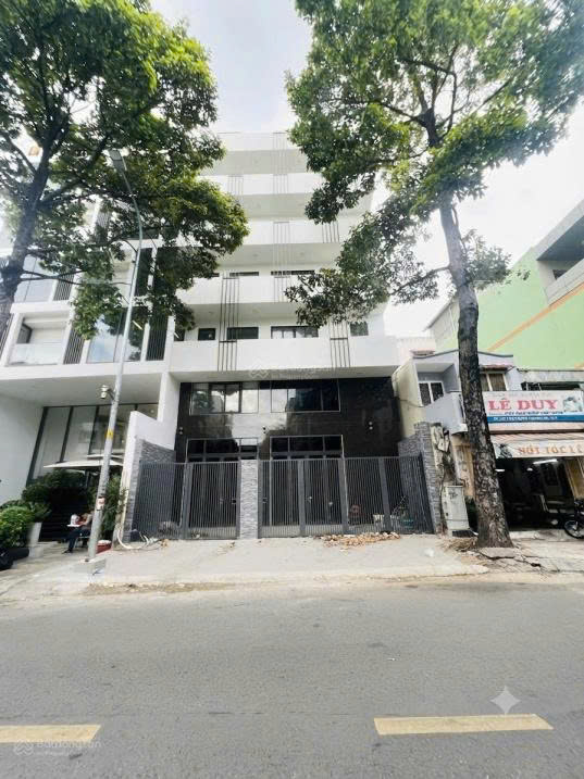 CHO THUÊ TÒA NHÀ : 19 Trần Bình Trọng, Phường 1, Quận 5. Giá thuê : 250 triệu/tháng.