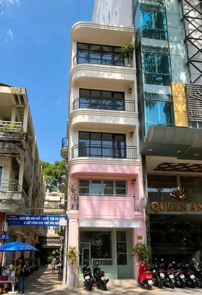 CHO THUÊ NHÀ:  90 Bùi Thị Xuân, Quận 1. Giá thuê : 180 triệu/tháng.