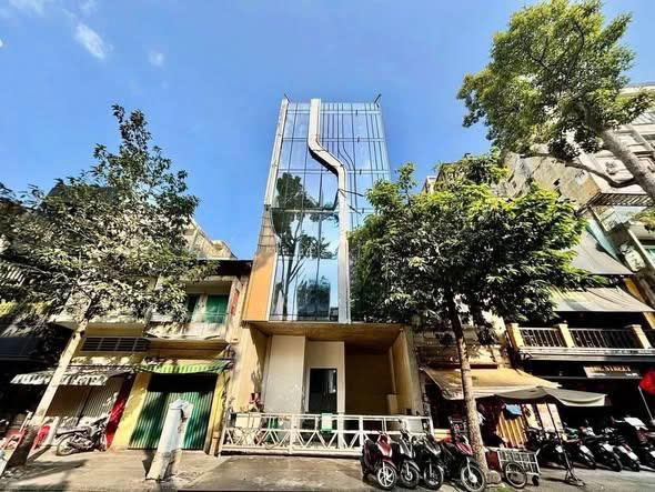 Cho Thuê Tòa Nhà : 33–35 Nguyễn Thái Bình, Quận 1. Giá thuê: 380 triệu/tháng