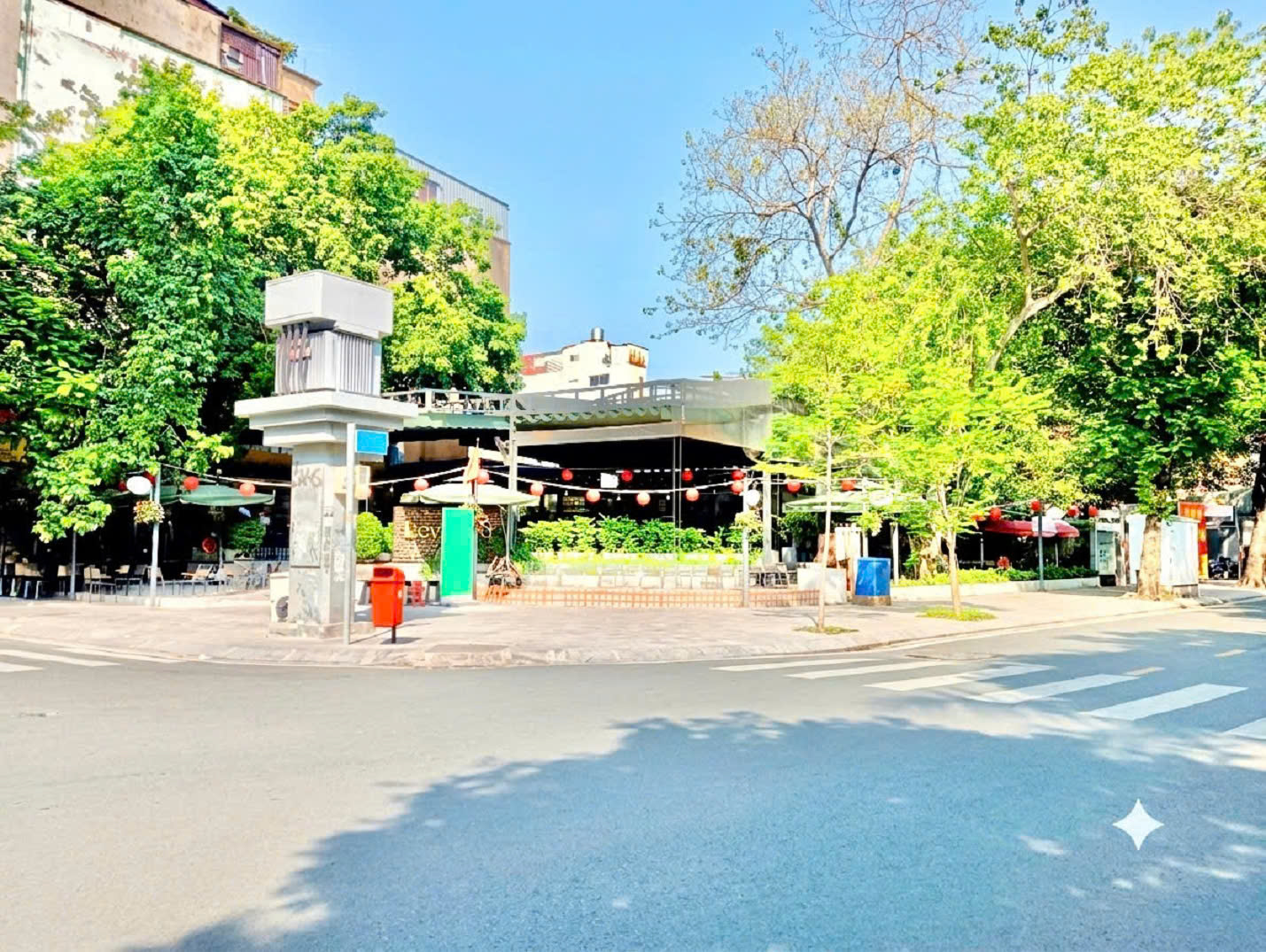 CHO THUÊ MẶT BẰNG GÓC 2MT : 104 YERSIN - NGUYỄN THÁI BÌNH, QUẬN 1. GIÁ THUÊ : 1,4 TỶ /THÁNG