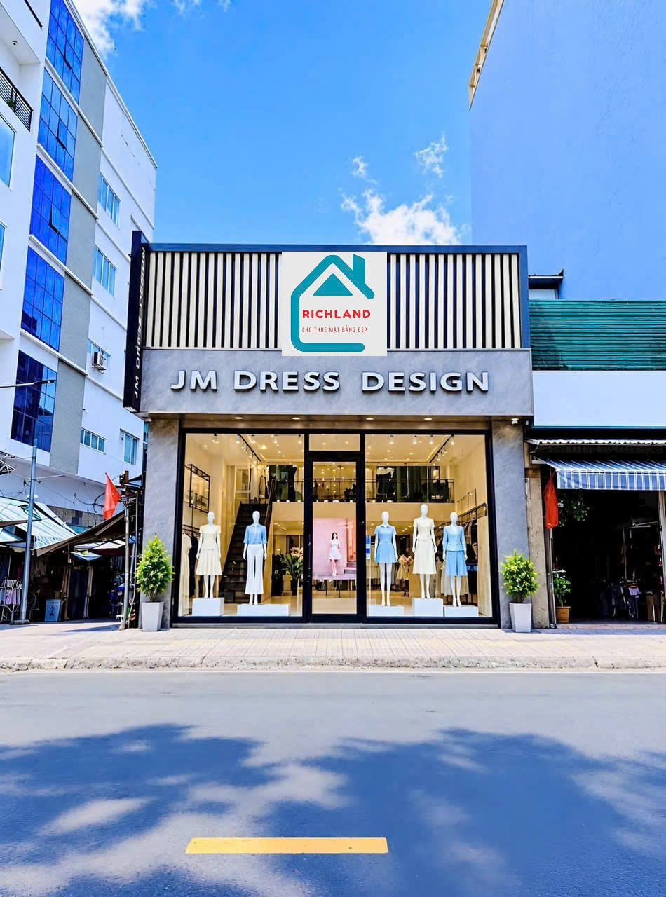 Cho Thuê Nhà GÓC 2MT : 136 Nguyễn Trãi, Phường 03, Quận 5, TPHCM. Giá cho thuê: 6.500 usd / tháng - 