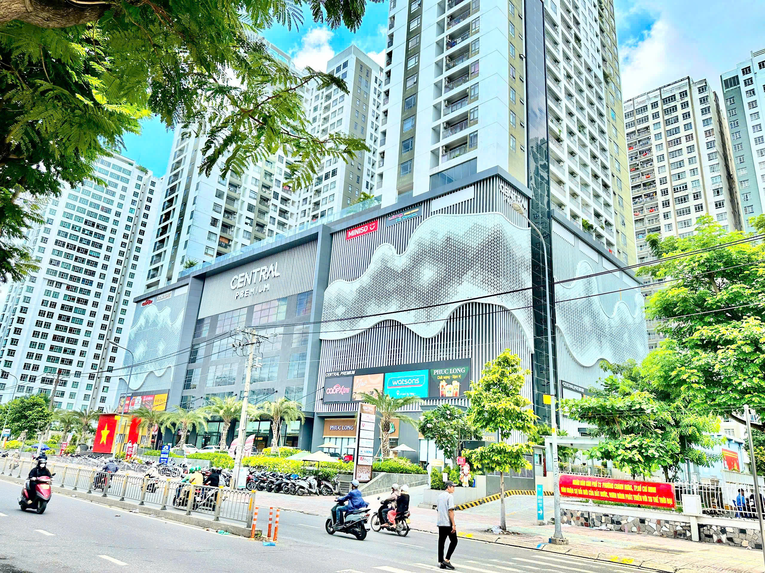 CHO THUÊ NHÀ GÓC : 807 TẠ QUANG BỬU + ĐƯỜNG SỐ 3, PHƯỜNG CHÁNH HƯNG – QUẬN 8 CŨ. GIÁ THUÊ : 150 TRIỆ