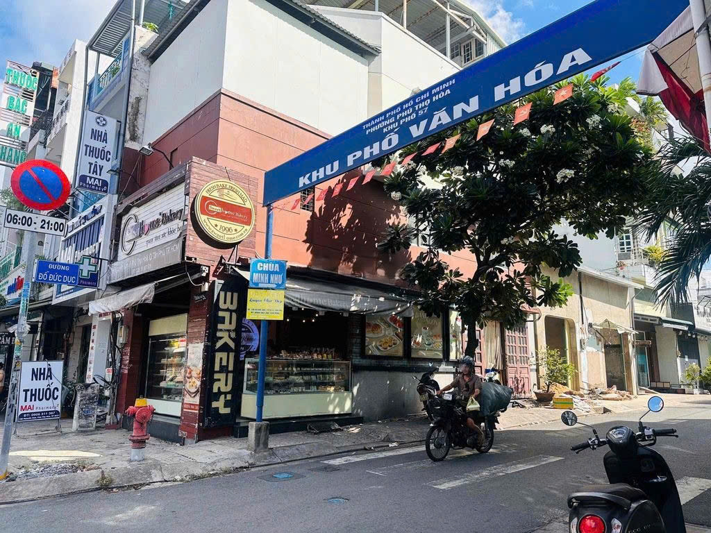 CHO THUÊ NHÀ GÓC 2MT : 194 NGUYỄN SƠN, QUẬN TÂN PHÚ. GIÁ THUÊ : 70 TRIỆU/THÁNG