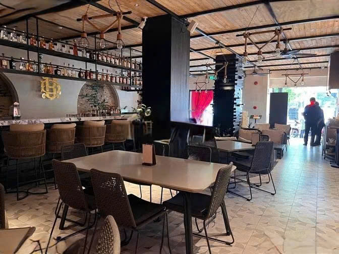 CHO THUÊ MẶT BẰNG : 90 NGUYỄN HUỆ, PHƯỜNG BẾN NGHÉ, QUẬN 1. GIÁ THUÊ : 280 TRIỆU/THÁNG