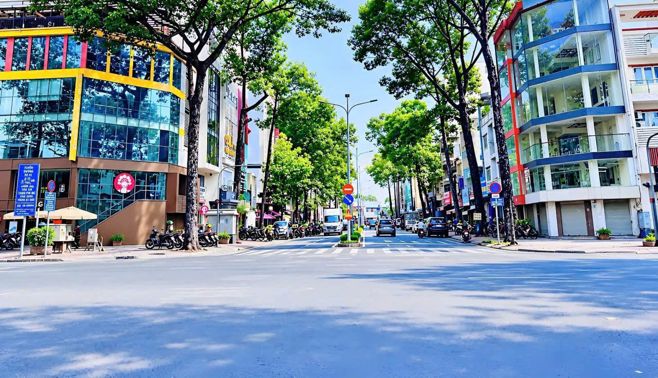 CHO THUÊ NHÀ 2 MẶT TIỀN : 178-180 LÊ HỒNG PHONG, PHƯỜNG 3, QUẬN 5. GIÁ THUÊ : 30.000 USD/THÁNG
