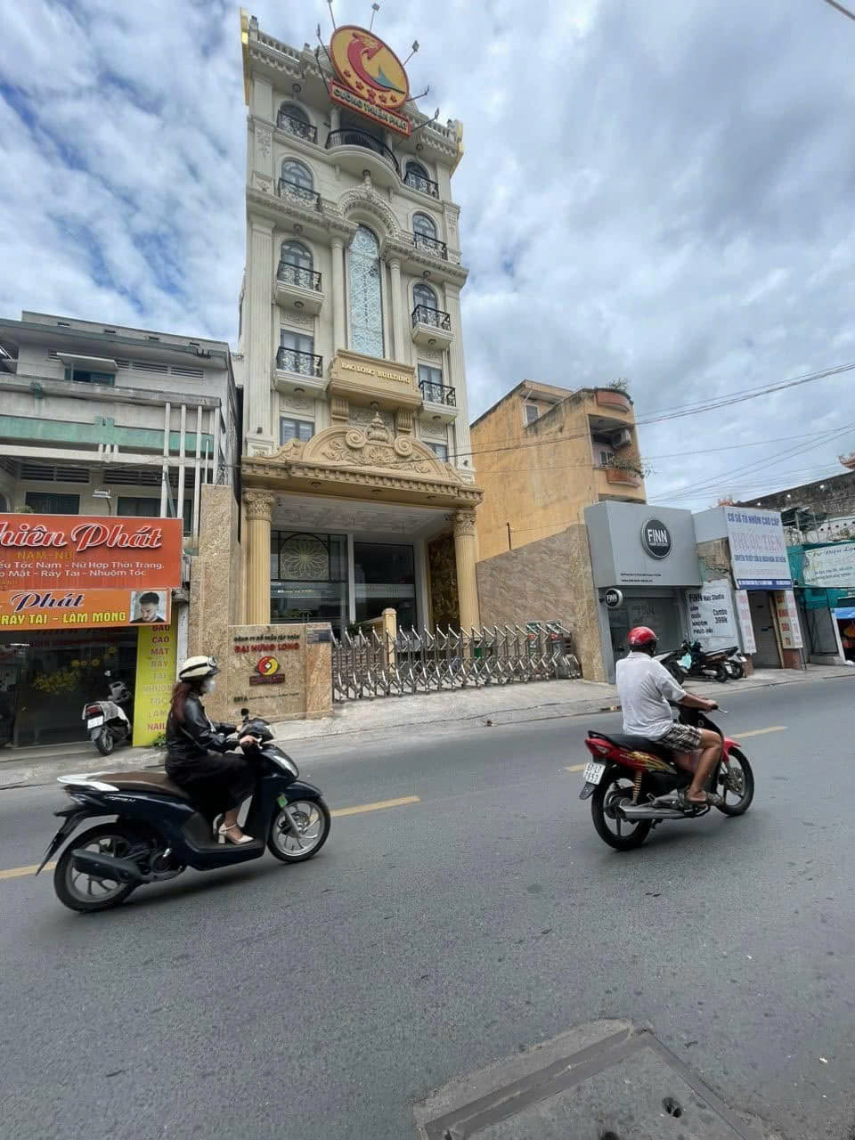 CHO THUÊ TÒA NHÀ : 201A PHAN VĂN TRỊ, PHƯỜNG 14, QUẬN BÌNH THẠNH. GIÁ THUÊ : 280 TRIỆU/THÁNG