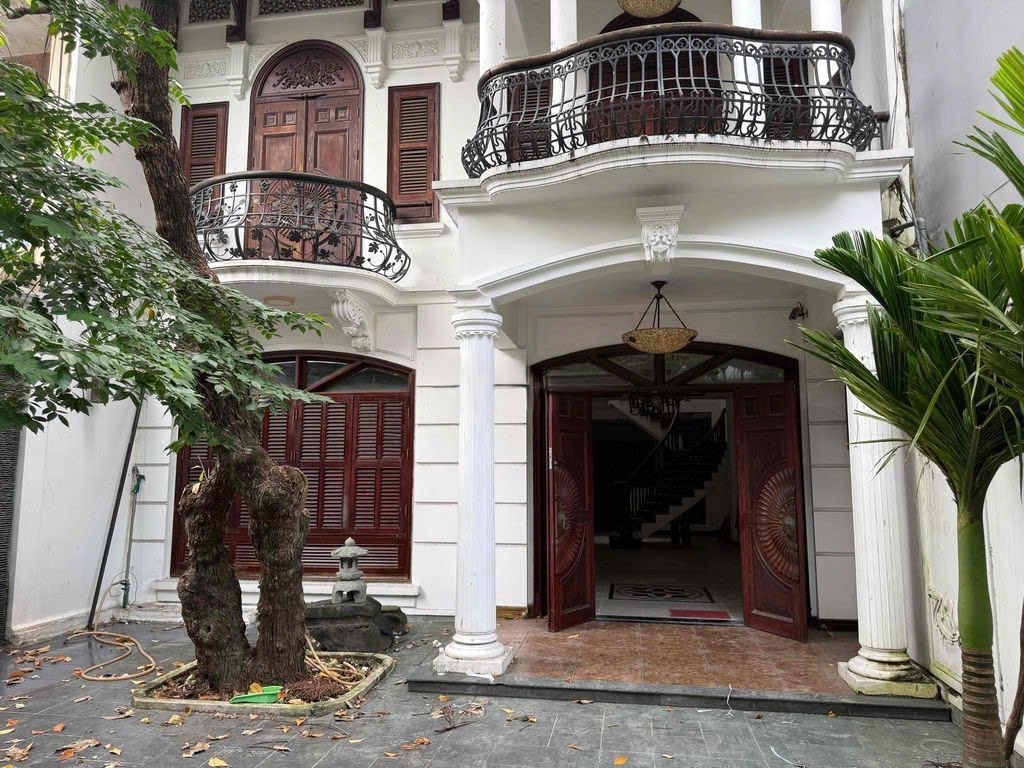 CHO THUÊ NHÀ : S10-11 BA VÌ, PHƯỜNG 15, QUẬN 10. GIÁ THUÊ : 65 TRIỆU/THÁNG