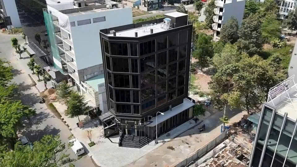CHO THUÊ TÒA NHÀ : 12 NGUYỄN VĂN KỈNH, TP.THỦ ĐỨC. GIÁ THUÊ : 260 TRIỆU/THÁNG