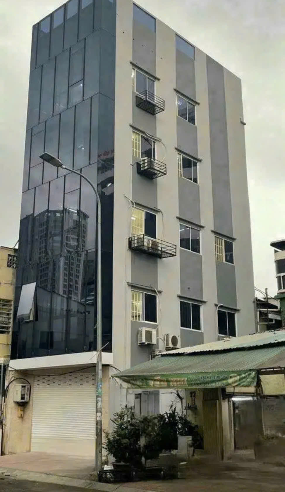 CHO THUÊ NHÀ 2 MẶT TIỀN : 1B ĐỀ THÁM, PHƯỜNG CÔ GIANG, QUẬN 1. GIÁ THUÊ : 70 TRIỆU/THÁNG