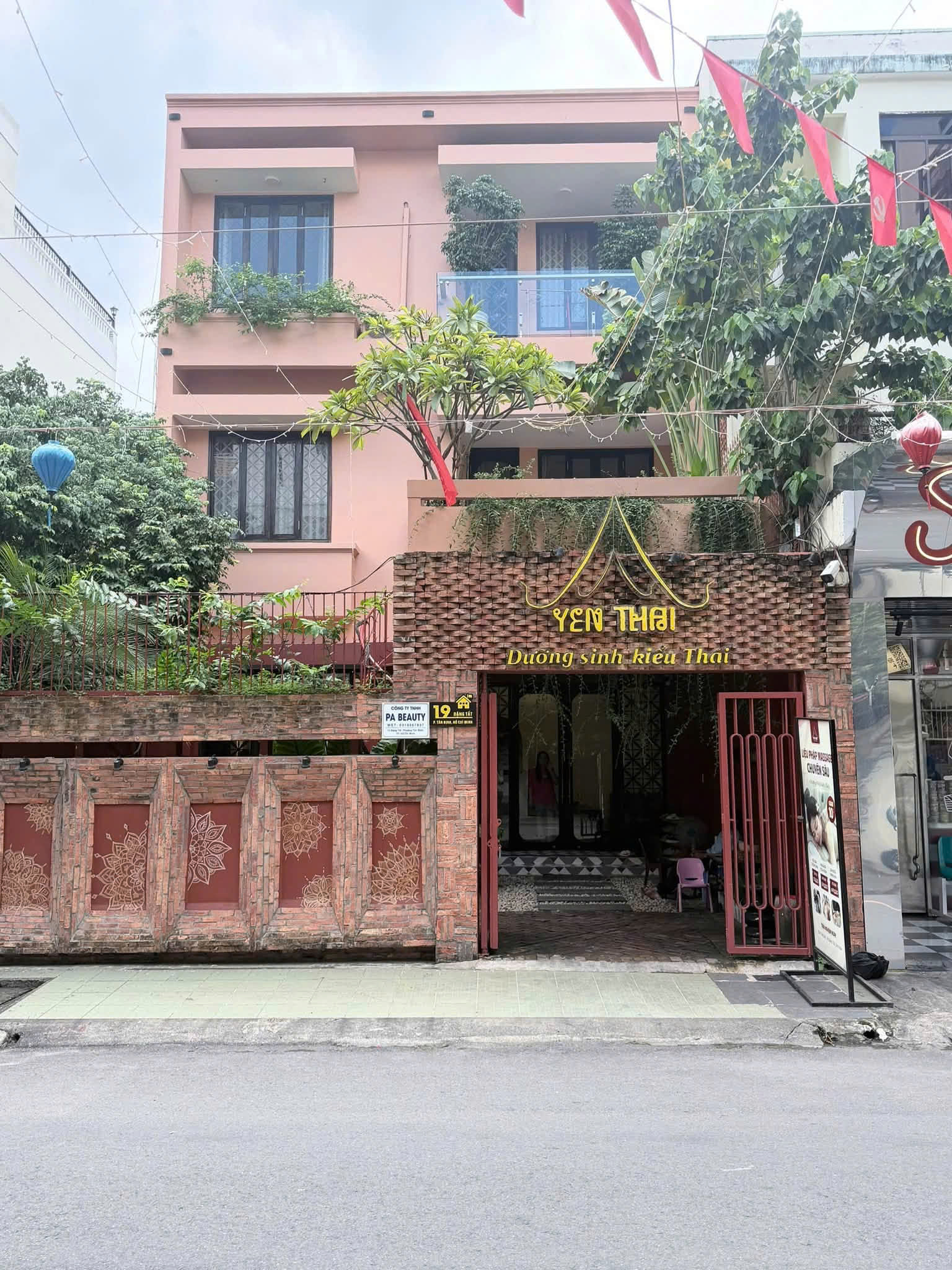 CHO THUÊ NHÀ : 19 Đặng Tất, Phường Tân Định, Quận 1. Giá thuê : 110 triệu/tháng.