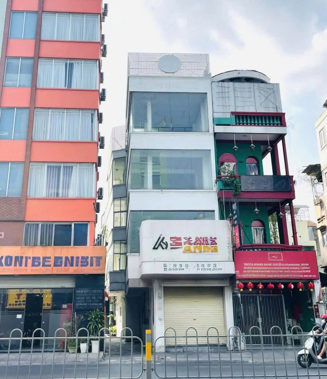 CHO THUÊ NHÀ : 204 Phan Đăng Lưu, Phường 4, Quận Phú Nhuận. Giá thuê : 60 triệu/tháng.