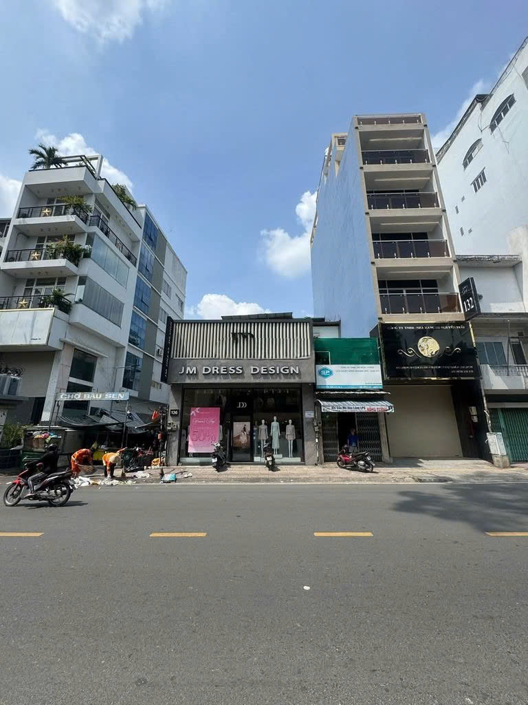 CHO THUÊ NHÀ : 136 NGUYỄN TRÃI, PHƯỜNG 3, QUẬN 5. GIÁ THUÊ : 5.000 USD/THÁNG