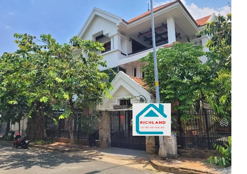 Cho thuê Biệt Thự Mặt tiền 140 Nguyễn Văn Hưởng P.Thảo Điền Thủ Đức. Giá 8.900$