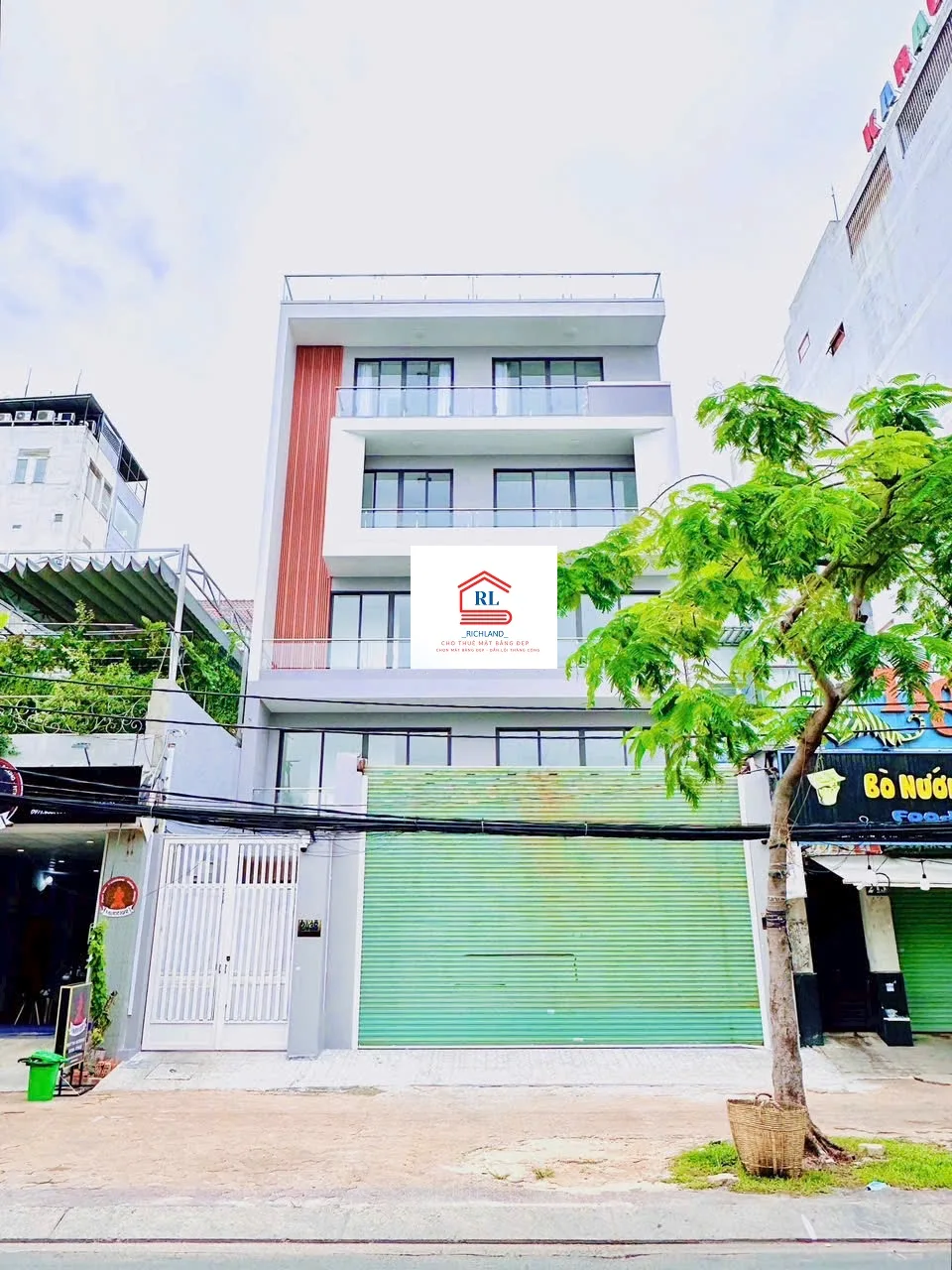 Cho Thuê Nhà Mặt Tiền 243B-243C Đồng Đen, Phường 10, Quận Tân Bình, TPHCM. Giá 200 Triệu