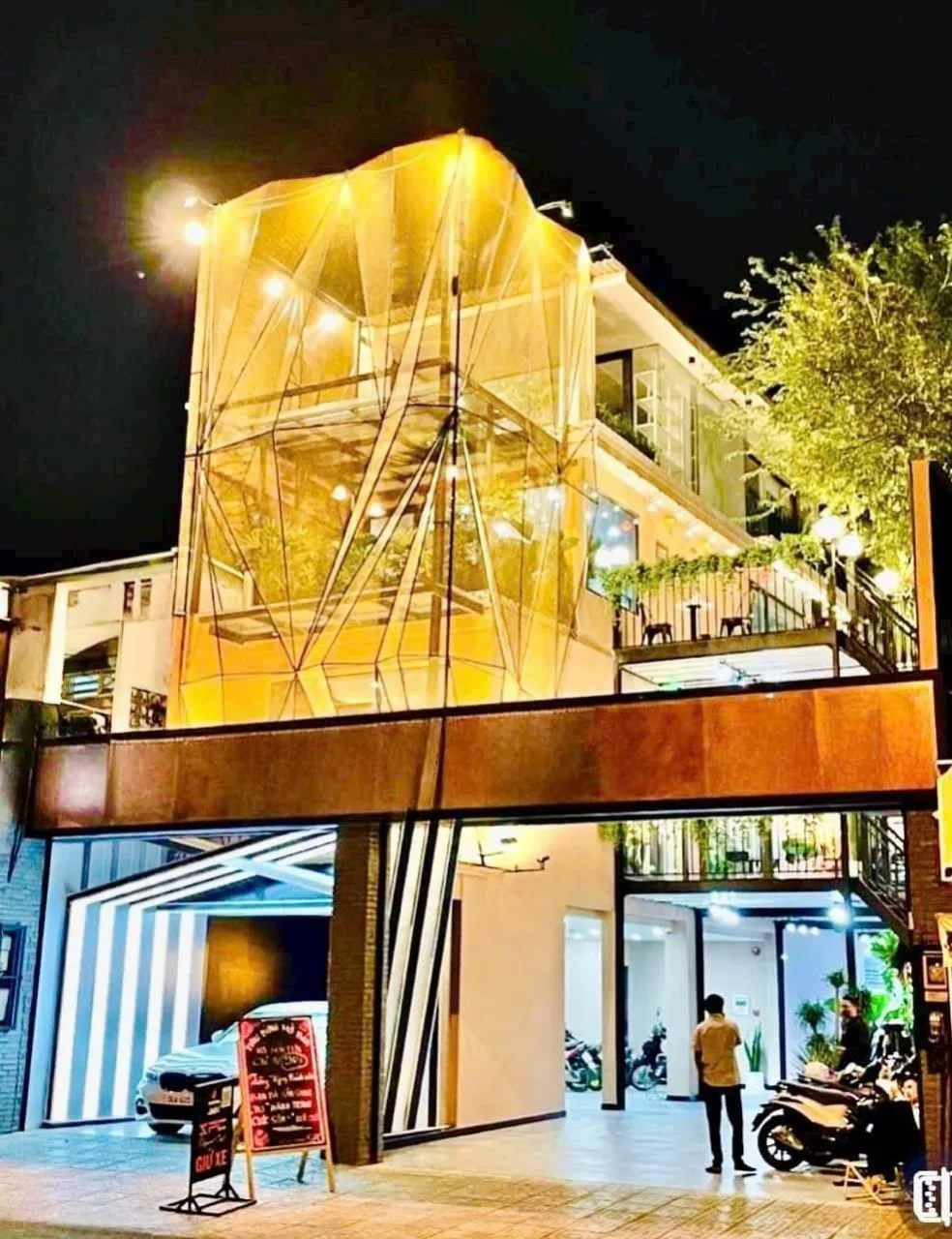 Cho Thuê Nhà Mặt Tiền 24-26 Phạm Văn Đồng, Phường 03, Quận Gò Vấp, TPHCM.