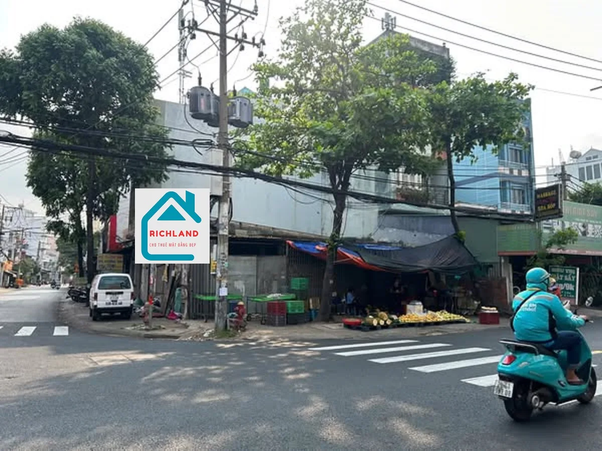 Cho thuê nhà Căn Góc 2MT: 379 Thạch Lam - Bình Long,Phường Phú Thạnh,Quận Tân Phú- Giá thuê: 95 triệ