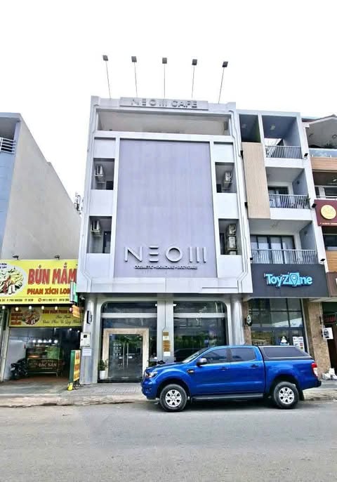 CHO THUÊ NHÀ : 15 Hoa Sứ, Phường 7, Quận Phú Nhuận. Giá thuê : 180 triệu/tháng.