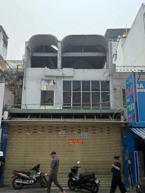 CHO THUÊ NHÀ MẶT TIỀN : 114 Hoàng Hoa Thám, Quận Tân Bình. Giá thuê : 75 triệu/tháng.