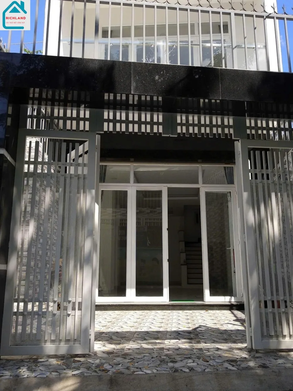 Cho thuê nhà 213- 215 đường 3/2 P.11 Quận 10
