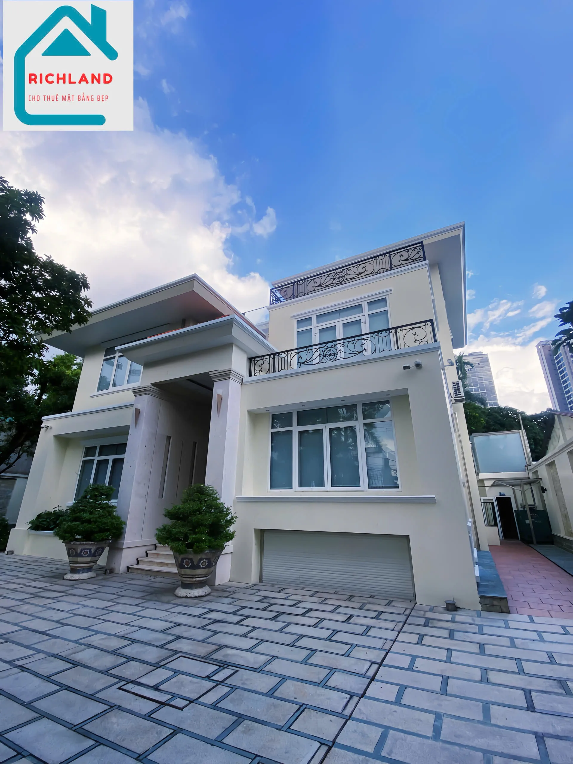 Cho Thuê Biệt Thự Mặt Tiền 24 Trần Văn Sắc, Phường Thảo Điền, Quận 2, TPHCM. Giá 6.500$