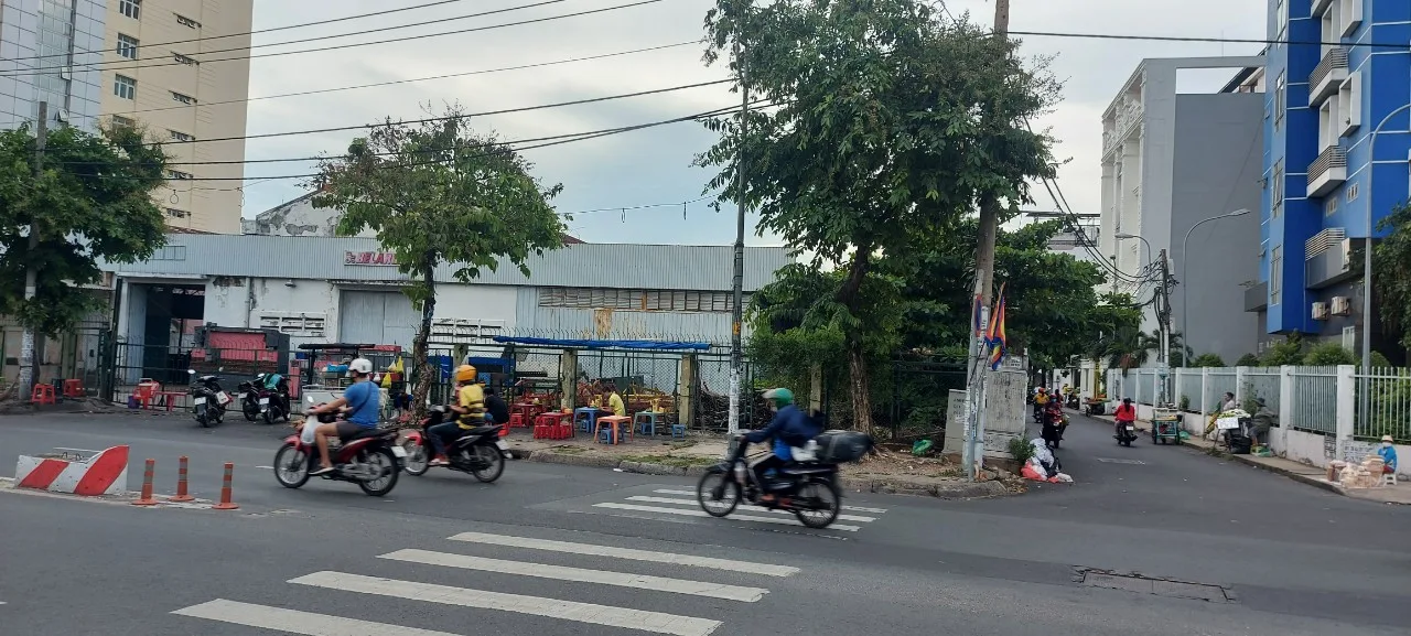 Cho thuê  Kho Góc 3 Mặt Tiền Nguyễn Văn Lượng, P16,Gò Vấp DT: 60x70 (Tổng DT 5000m2)-Giá 500 Triệu