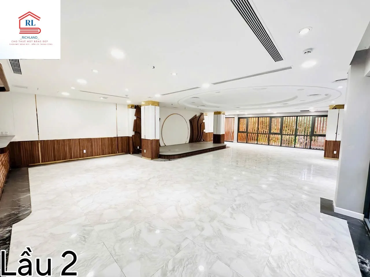 Cho Thuê Nhà Mặt Tiền 100 Nguyễn Du, Phường Bến Nghé, Quận 1, TPHCM. Giá 450 Triệu