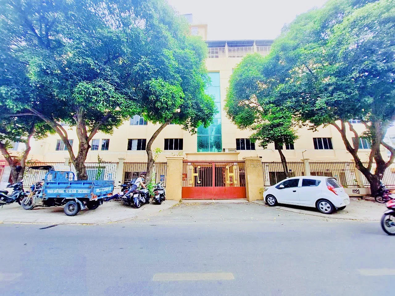 Cho Thuê Biệt Thự 342Bis  Mặt Tiền Nguyễn Trọng Tuyển, Phường 2, Tân Bình-Giá thuê: 22.000$/tháng