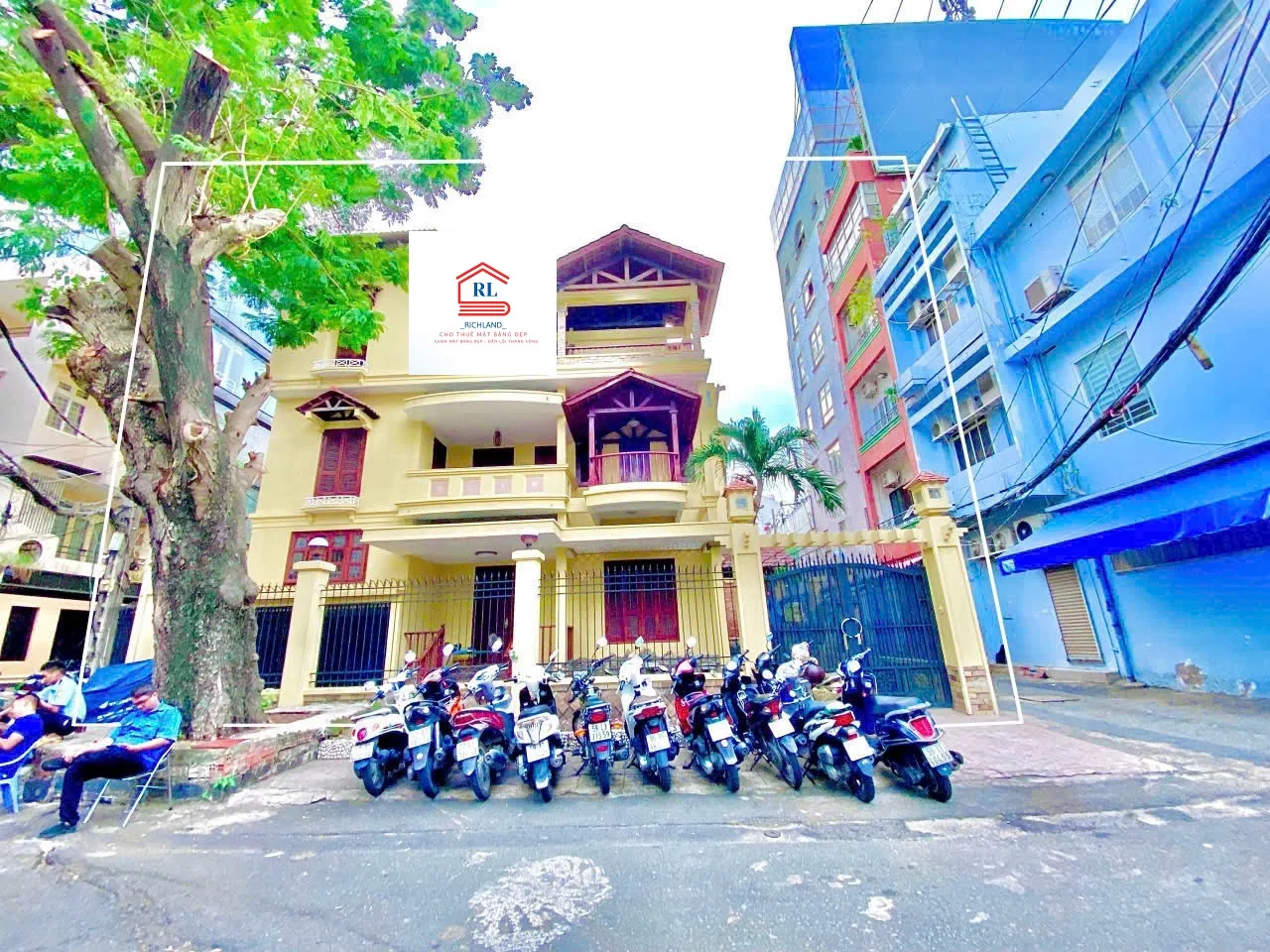 Cho Thuê Biệt Thự GÓC 3 Mặt Tiền  21S Nguyễn Văn Trỗi, P11, Quận Phú Nhuận, TPHCM. Giá 150 Triệu