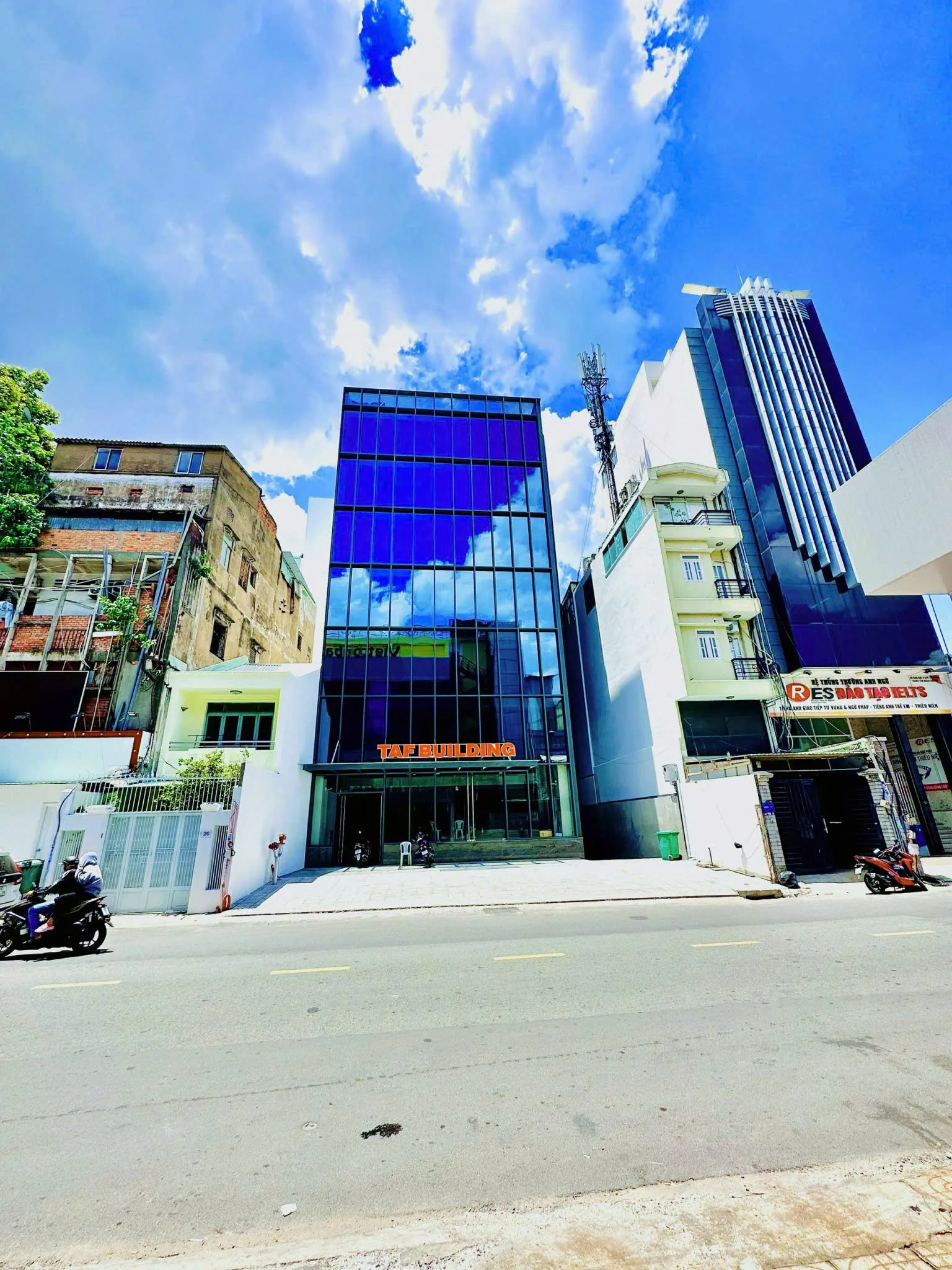 Cho thuê toà nhà 20-22-24 Huỳnh Mẫn Đạt, Phường 01, Quận 5. Giá 800 Triệu