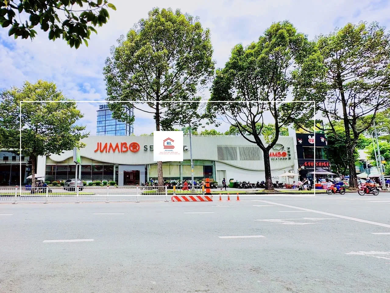 Cho Thuê Nhà 6 Trần Hưng Đạo, Phường Phạm Ngũ Lão, Quận 1, TPHCM. Giá: 35.000 $/tháng