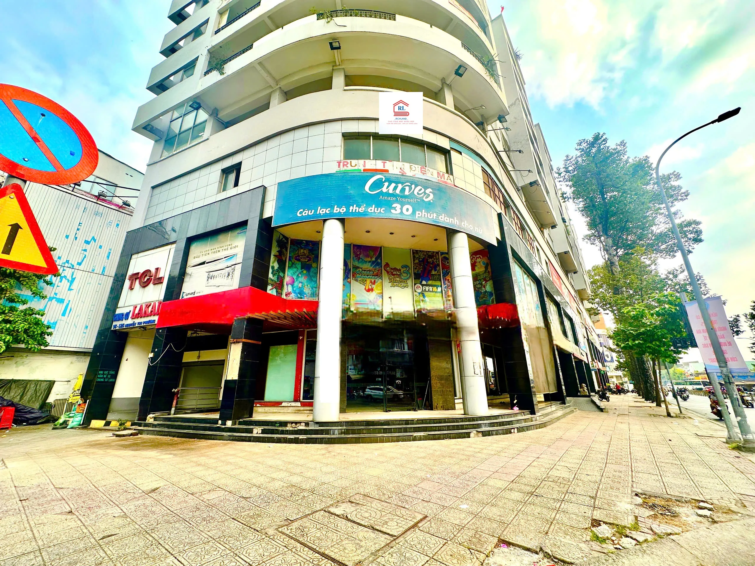 Cho thuê nhà Góc 2 Mặt Tiền: 98-126 Nguyễn Tri Phương+ Nguyễn Trãi, Quận 5_giá 300 triệu