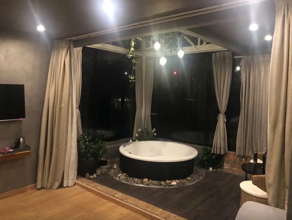 CHO THUÊ KHÁCH SẠN 185 TÔ HIẾN THÀNH, PHƯỜNG 13, QUẬN 10 – Giá 200 Triệu