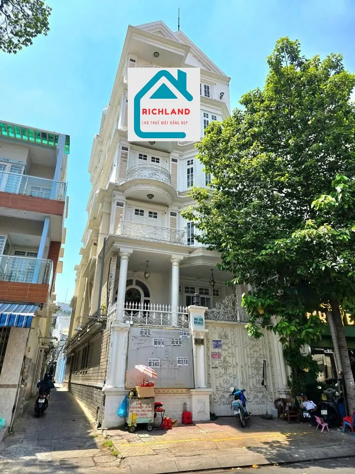 Cho thuê Góc 2MT: 113 Trần Bình Trọng_quận 5_Giá 6.500$