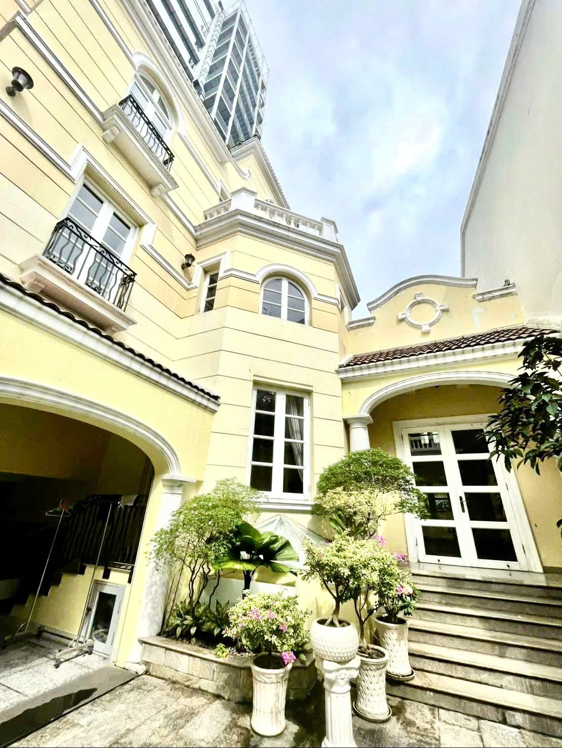 Cho thuê  nhà 16 Phùng Khắc Khoan, Quận 1_Giá 140 Triệu