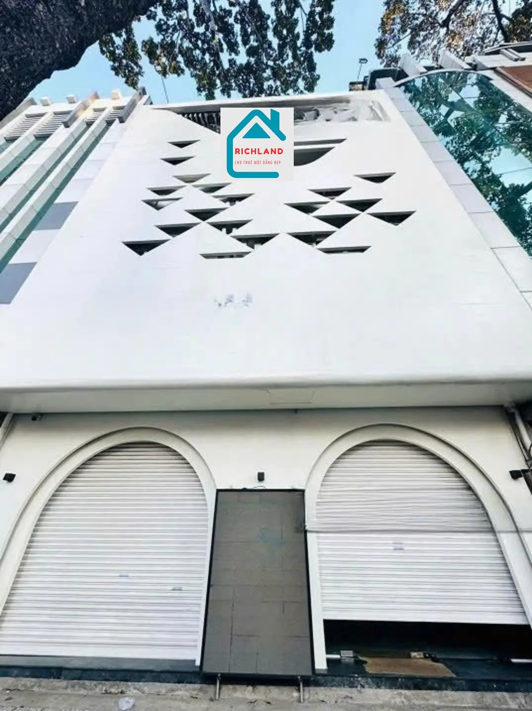 Cho Thuê Nhà Mặt Tiền: 272-274 Đường 3/2, Phường 12, Quận 10, TPHCM- Giá thuê: 200 triệu 