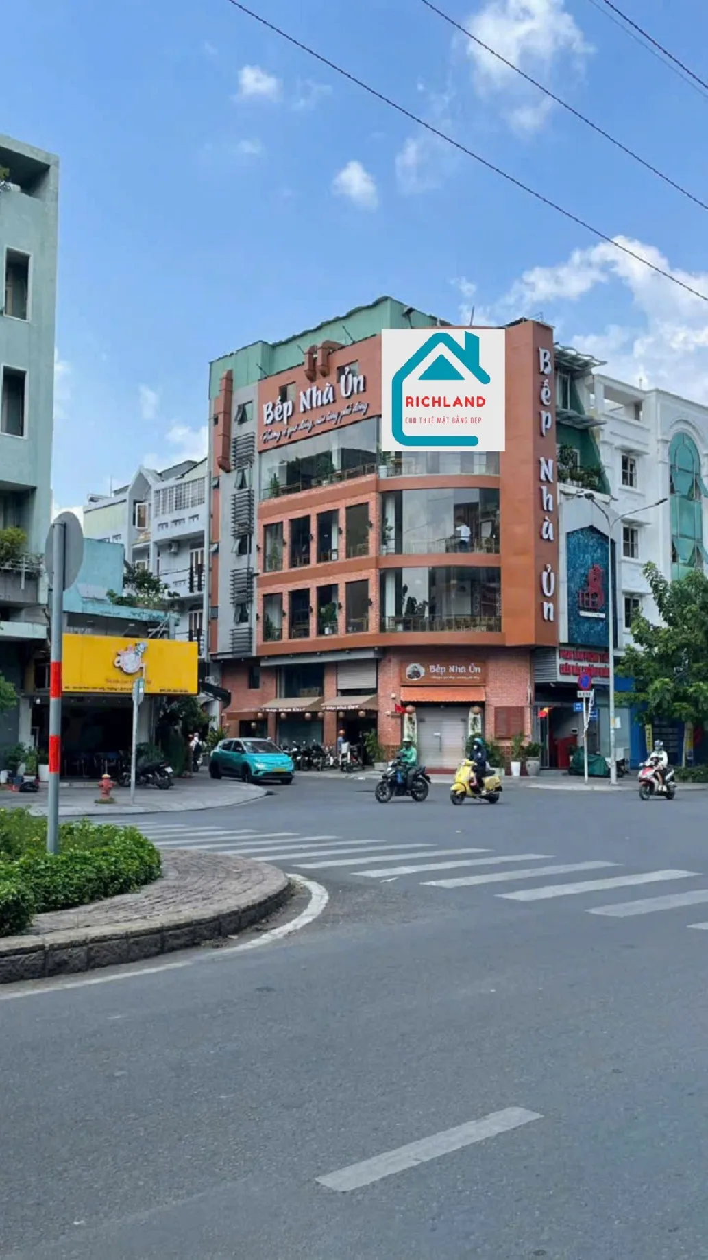 Cho thuê nhà 2 mặt tiền: 283 (Số cũ 160) Phan Xích Long, Phường 7, Quận Phú Nhuận. Giá 99 Triệu