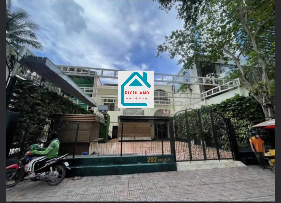 Cho thuê biệt thự mặt tiền 202 Pasteur P6, Quận 3. Giá 350 Triệu