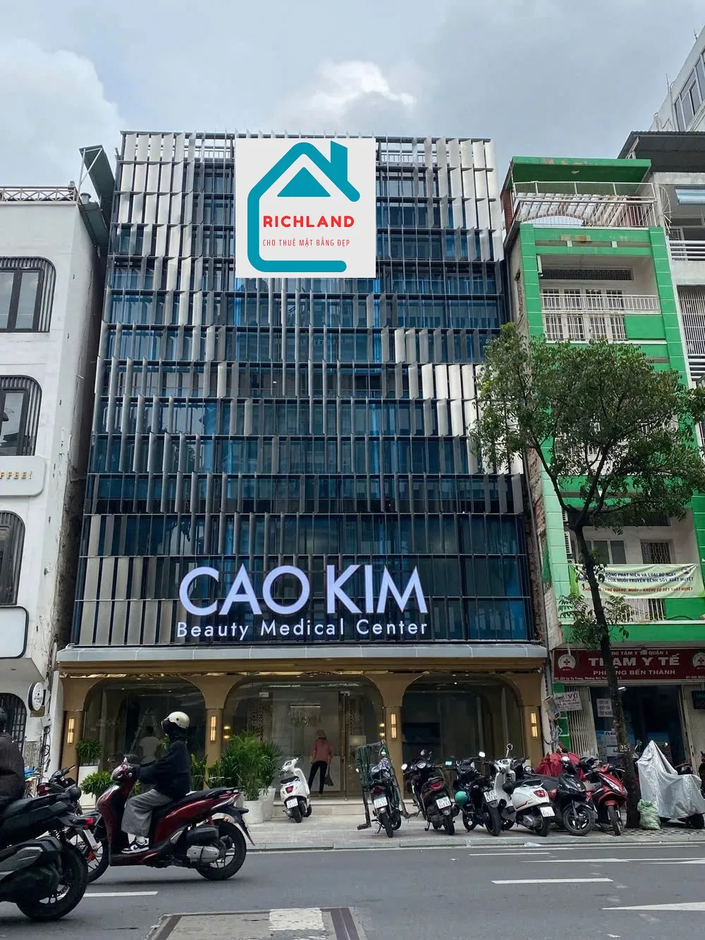 Cho Thuê Nhà Nhà Mặt Tiền: 221-223-225 Lý Tự Trọng, Phường Bến Thành, Quận 1, TPHCM. Giá 550 Triệu