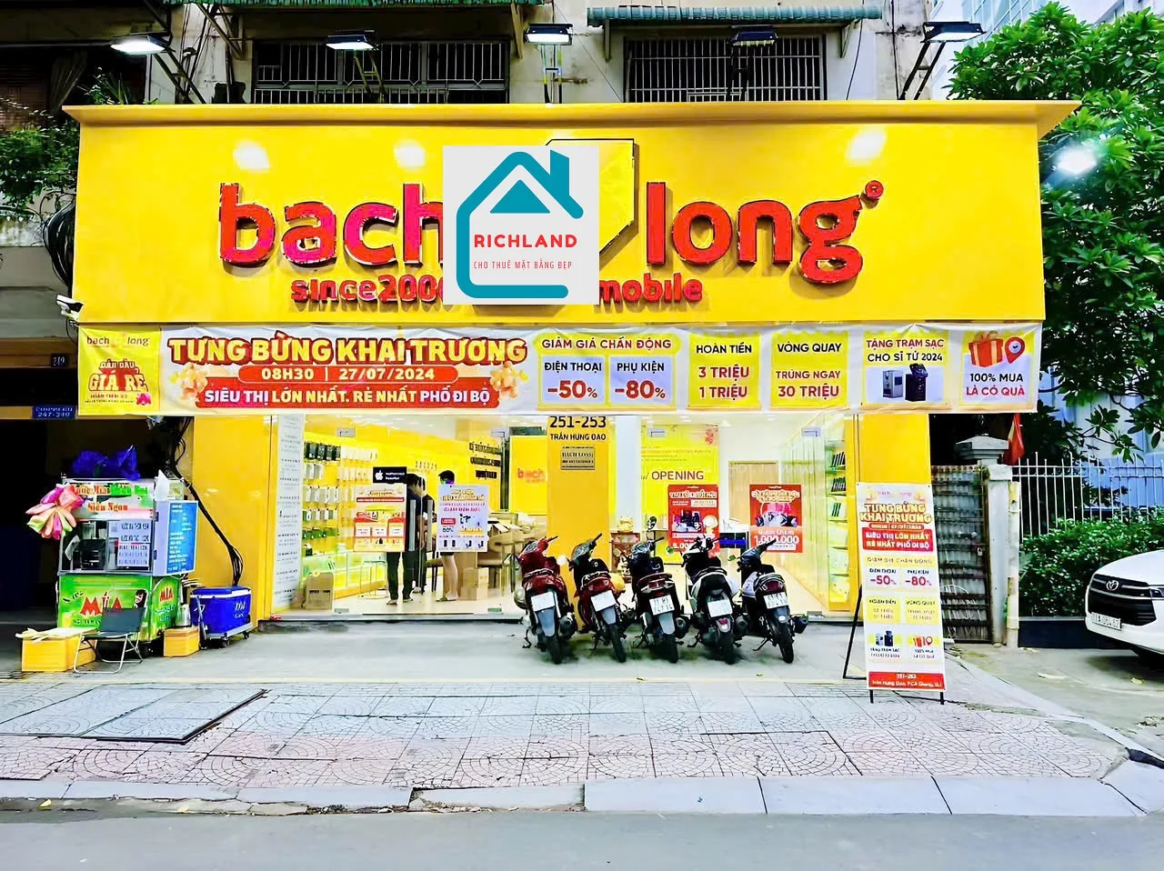 Cho Thuê Nhà Mặt Tiền: 251-253 Trần Hưng Đạo, Phường Cô Giang, Quận 1, TPHCM. Giá 90 Triệu