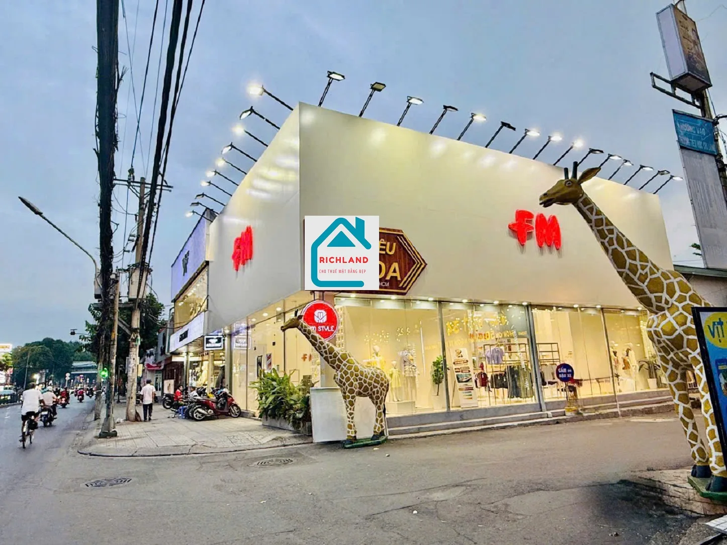 Cho thuê nhà Góc 2 mặt tiền: 645 Quang Trung, P11, Gò Vấp Giá 200 Triệu