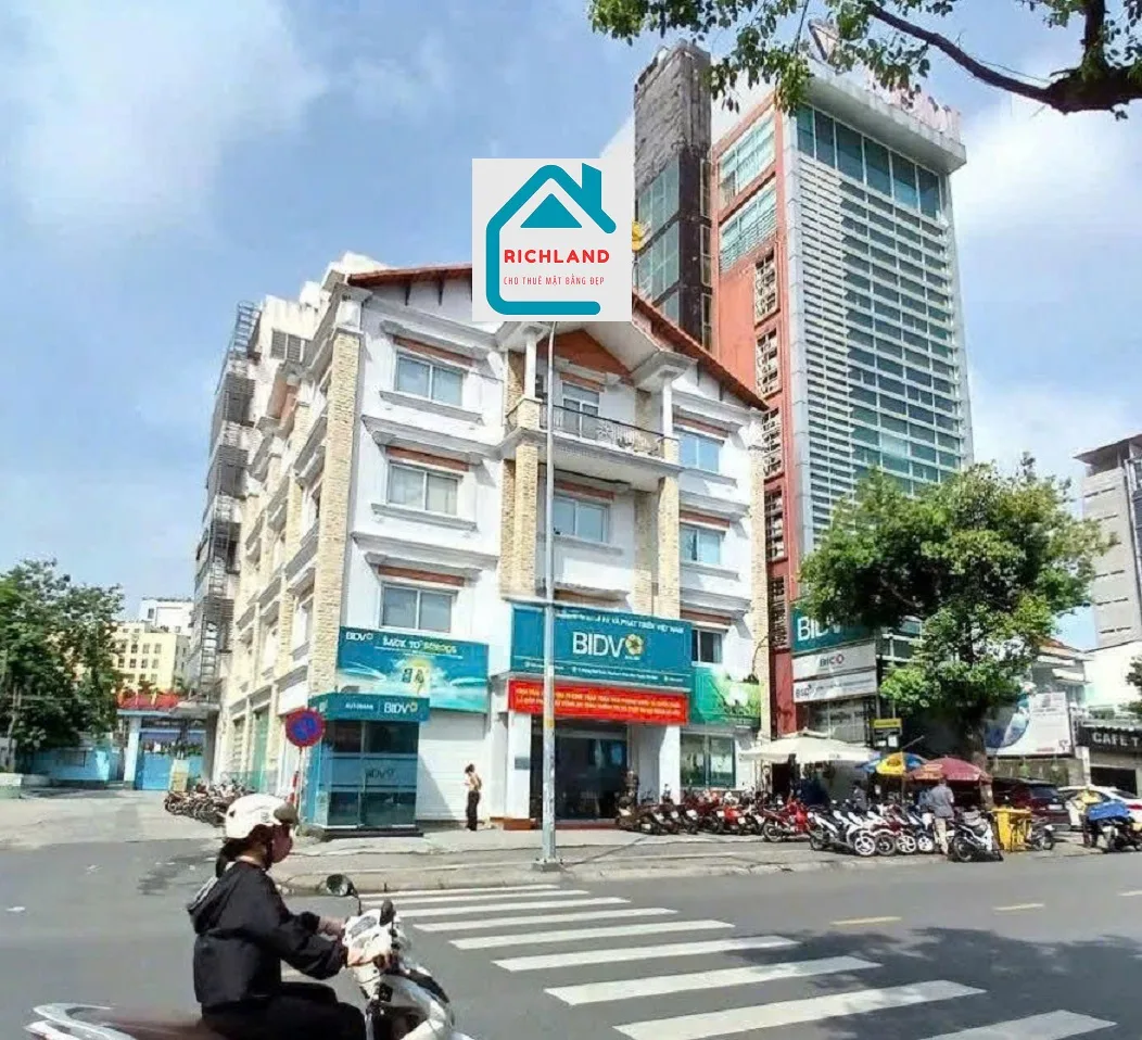 Cho thuê nhà mặt tiền 11 Hoàng Hoa Thám P.6 Q.Bình Thạnh. Giá thuê: 350 Triệu