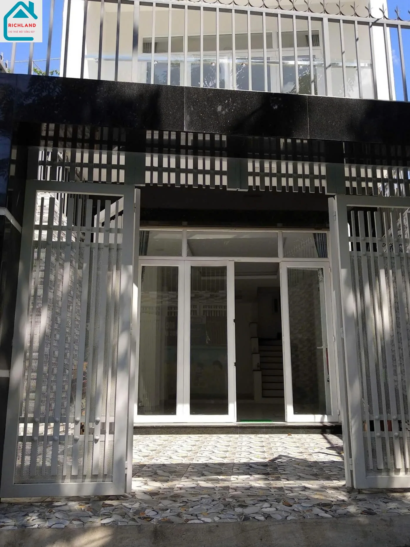 Cho thuê nhà 213- 215 đường 3/2 P.11 Quận 10. Giá 90 Triệu