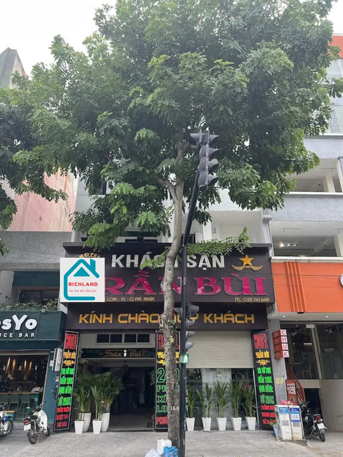 Cho thuê khách sạn 21 phòng – 240-242 Phan Xích Long, Quận Phú Nhuận. Giá 170 Triệu